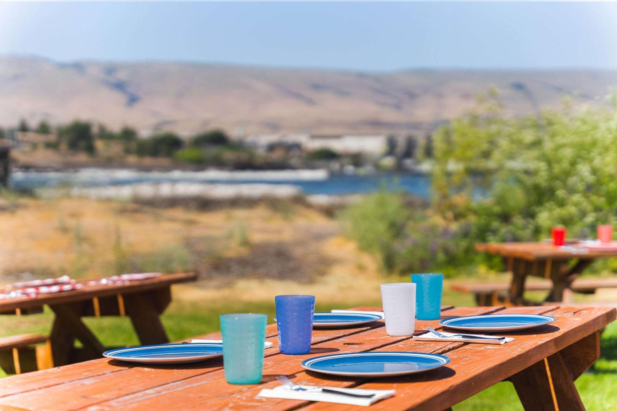 Columbia River Hotel, Ascend Hotel Collection The Dalles Exterior foto